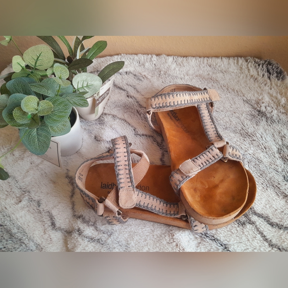 Laidback London Kemble Sandals Shoes Embroidered.